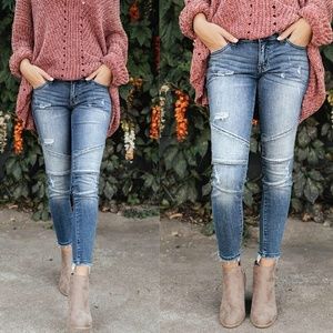 DISTRESSED SKINNY JEANS
